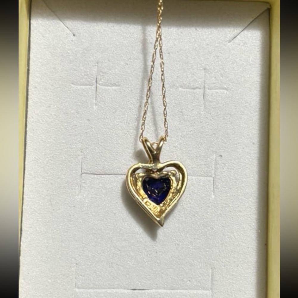 10k gold heart shaped necklace with sapphire - Picture 3 of 5